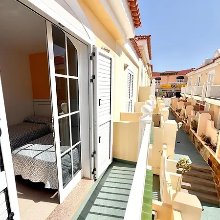 Sunny Terrace Duplex 2 Bedrooms 아파트