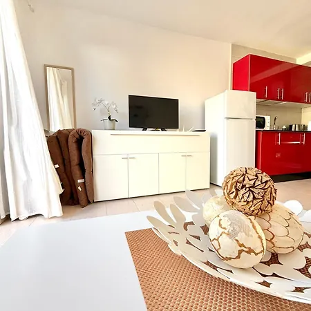 Sunny Terrace Duplex 2 Bedrooms Apartment *