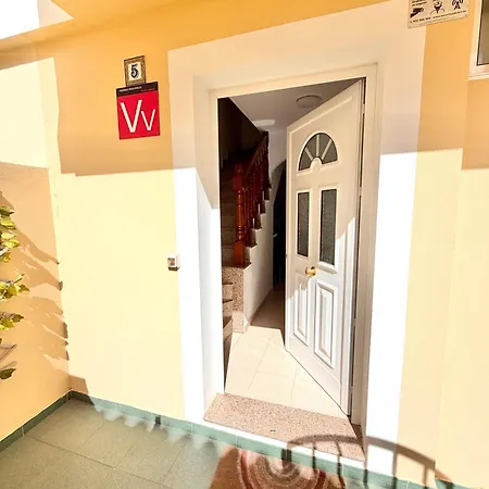 Sunny Terrace Duplex 2 Bedrooms 아파트 *